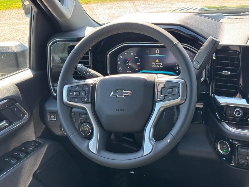 Chevrolet Silverado 2500HD Vehicle Full-screen Gallery Image 7