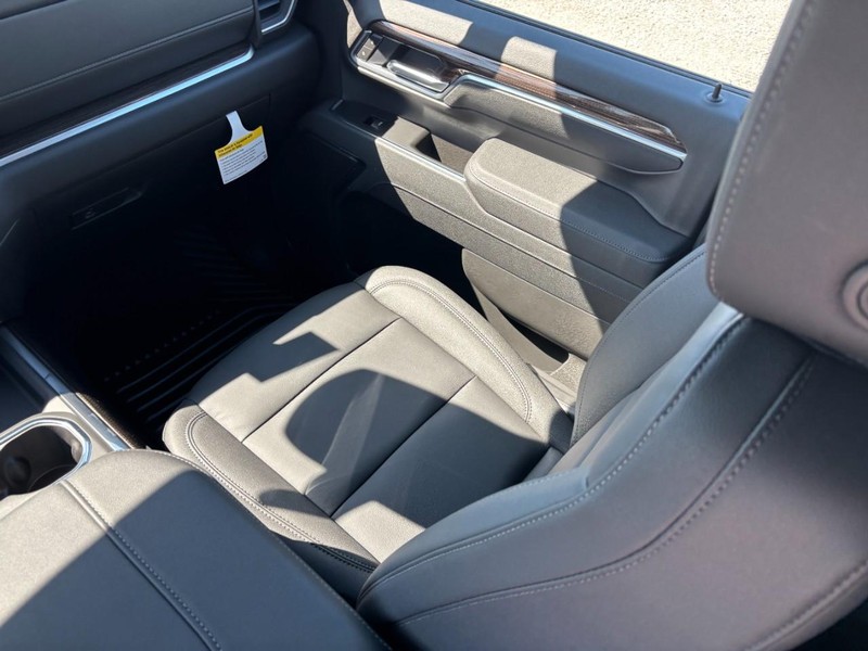 Chevrolet Silverado 2500HD Vehicle Full-screen Gallery Image 9