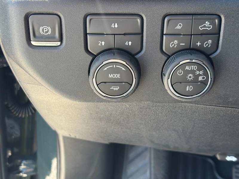Chevrolet Silverado 2500HD Vehicle Full-screen Gallery Image 12