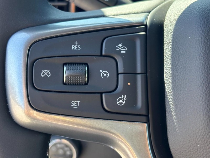 Chevrolet Silverado 2500HD Vehicle Full-screen Gallery Image 13