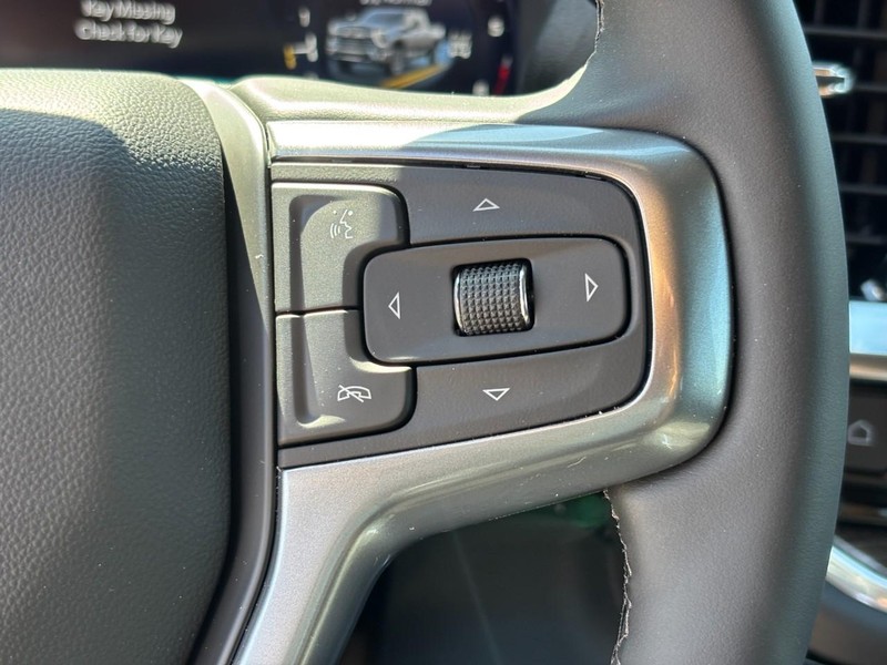 Chevrolet Silverado 2500HD Vehicle Full-screen Gallery Image 14