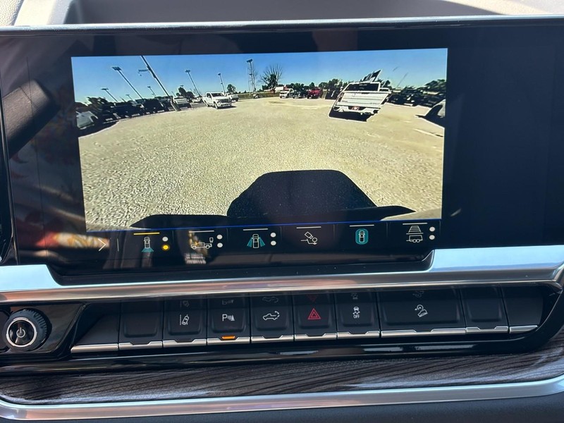 Chevrolet Silverado 2500HD Vehicle Full-screen Gallery Image 18