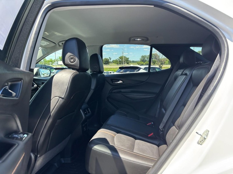 Chevrolet Equinox Vehicle Full-screen Gallery Image 10