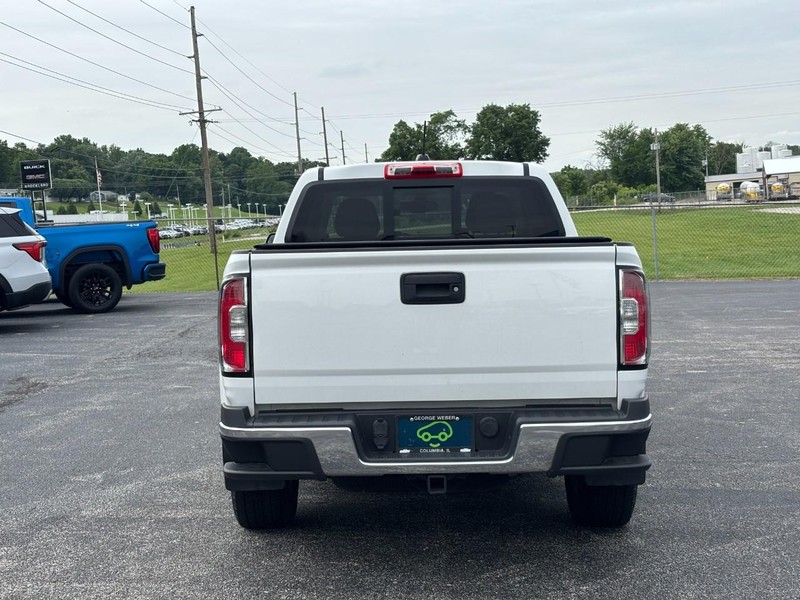 GMC Canyon Vehicle Full-screen Gallery Image 4
