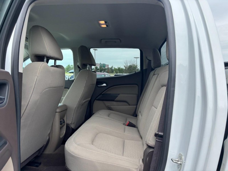 GMC Canyon Vehicle Full-screen Gallery Image 10