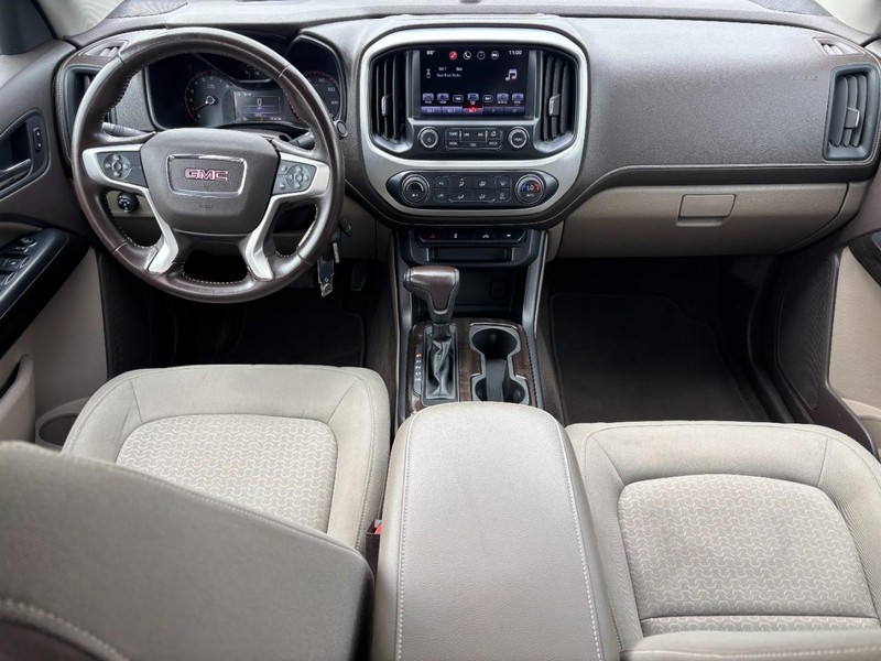 GMC Canyon Vehicle Full-screen Gallery Image 11