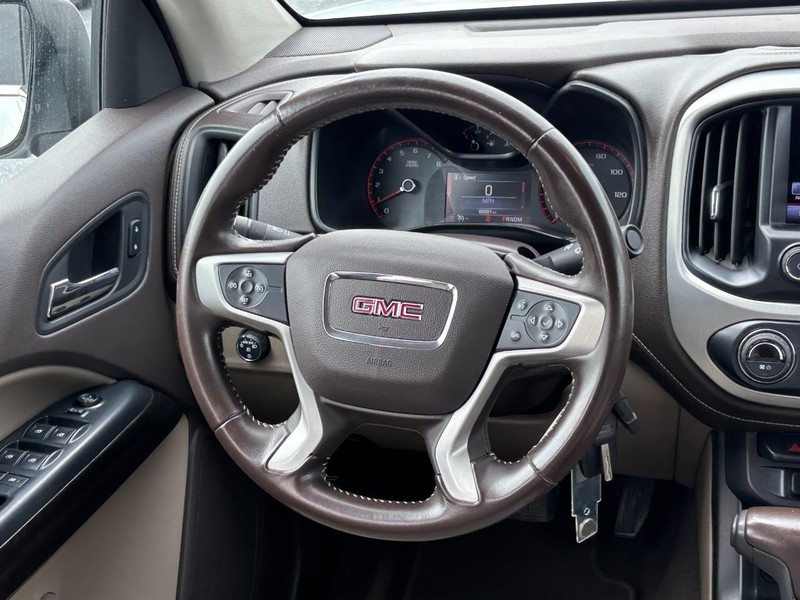 GMC Canyon Vehicle Full-screen Gallery Image 12