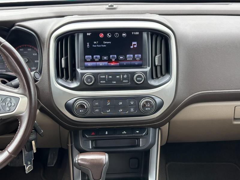 GMC Canyon Vehicle Full-screen Gallery Image 13