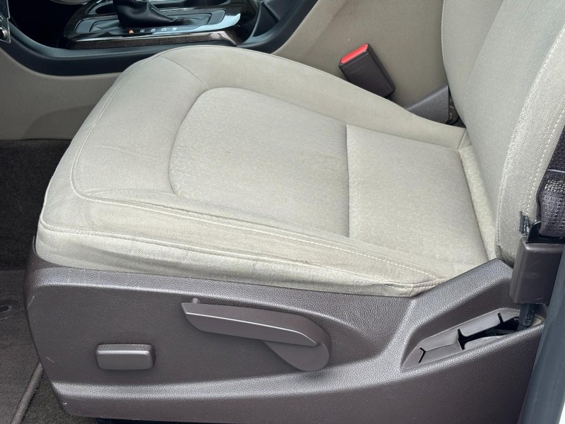 GMC Canyon Vehicle Full-screen Gallery Image 15