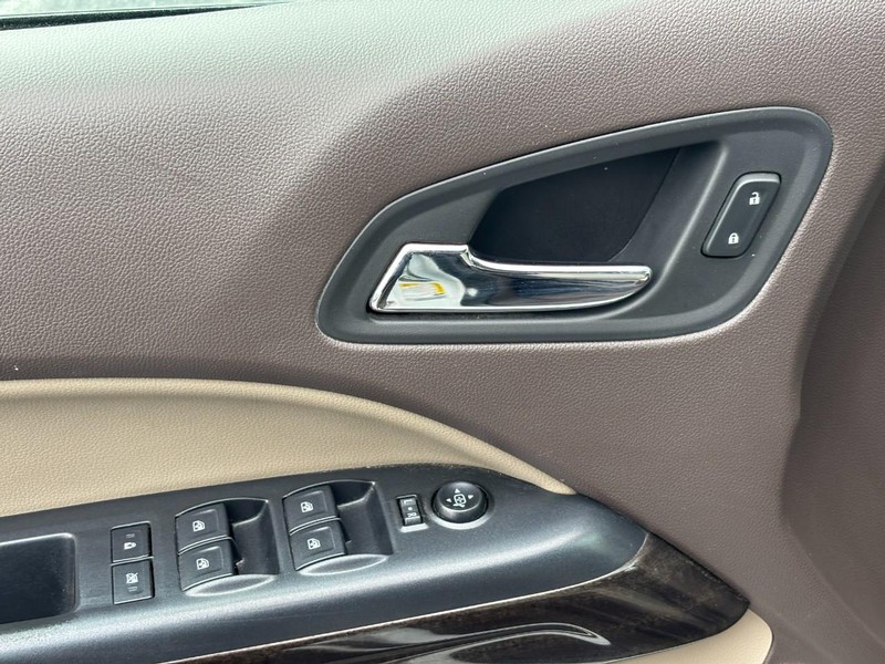 GMC Canyon Vehicle Full-screen Gallery Image 16