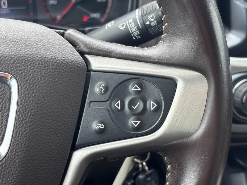 GMC Canyon Vehicle Full-screen Gallery Image 18