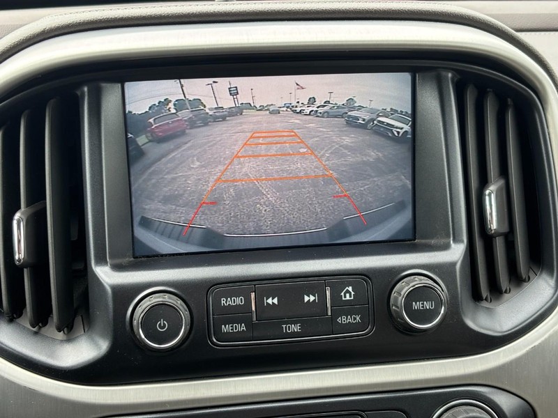 GMC Canyon Vehicle Full-screen Gallery Image 21