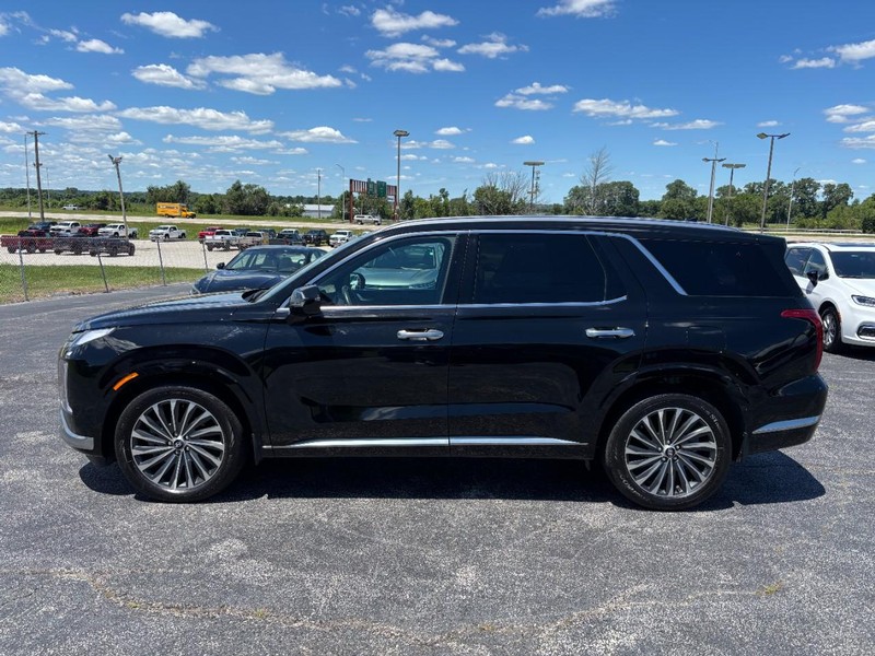 Hyundai Palisade Vehicle Full-screen Gallery Image 2