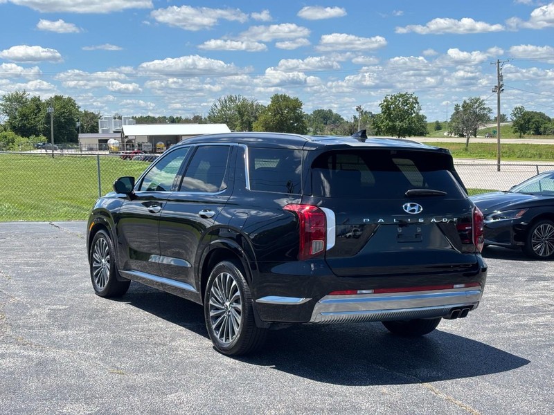 Hyundai Palisade Vehicle Full-screen Gallery Image 3