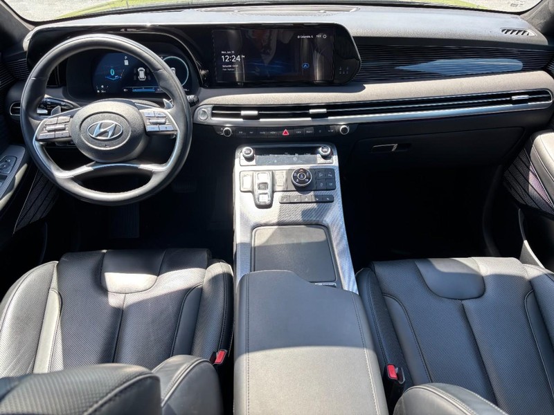 Hyundai Palisade Vehicle Full-screen Gallery Image 13