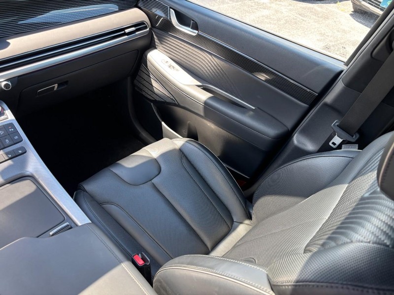 Hyundai Palisade Vehicle Full-screen Gallery Image 16