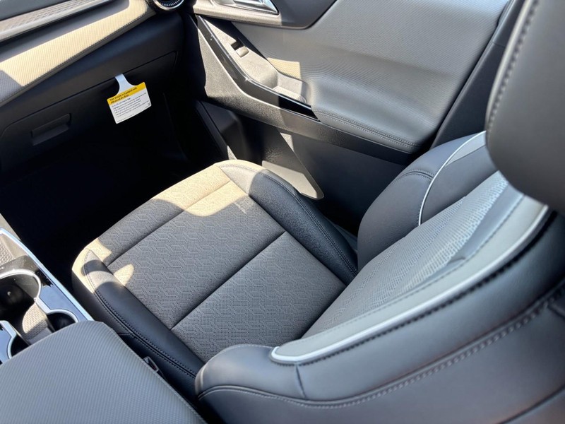 Chevrolet Equinox Vehicle Full-screen Gallery Image 9
