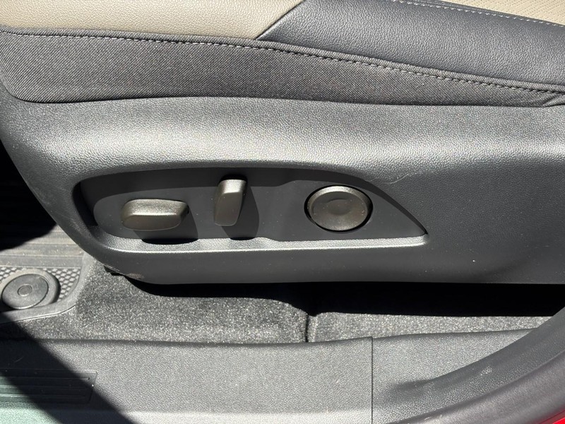Chevrolet Equinox Vehicle Full-screen Gallery Image 10