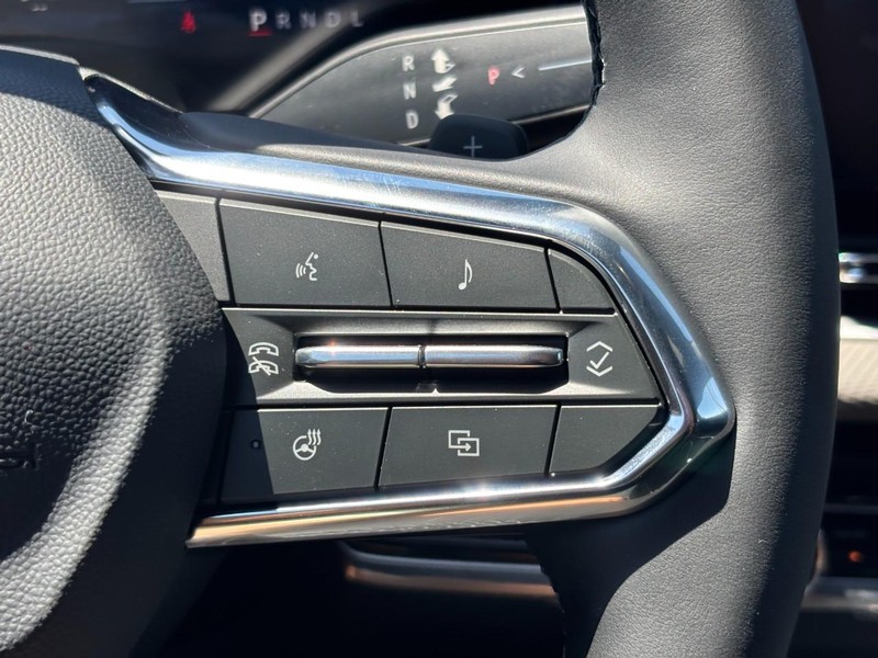 Chevrolet Equinox Vehicle Full-screen Gallery Image 13