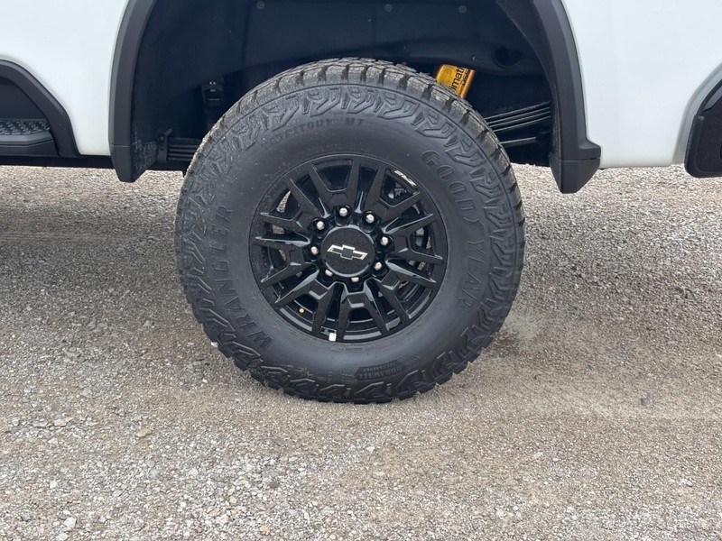 Chevrolet Silverado 2500HD Vehicle Full-screen Gallery Image 4