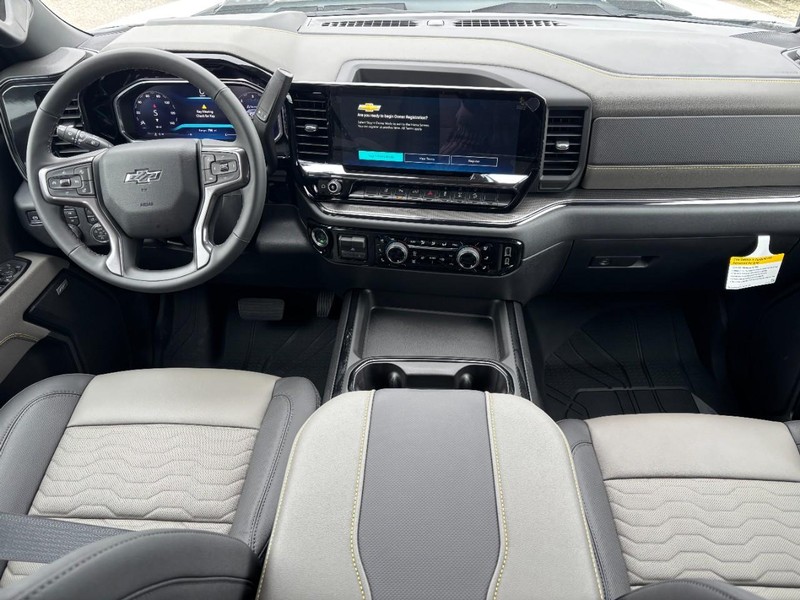 Chevrolet Silverado 2500HD Vehicle Full-screen Gallery Image 6