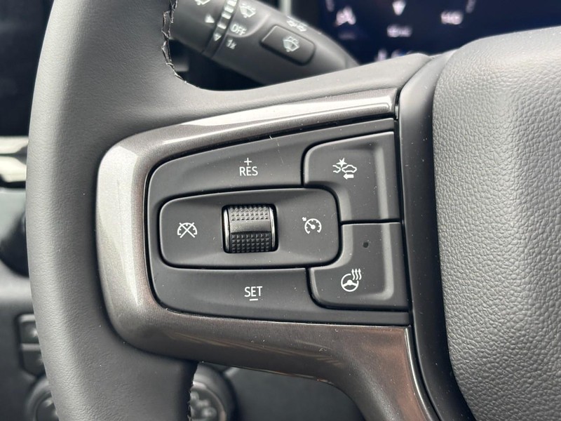 Chevrolet Silverado 2500HD Vehicle Full-screen Gallery Image 12