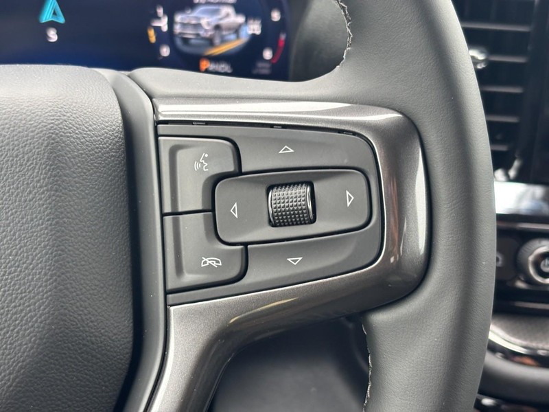 Chevrolet Silverado 2500HD Vehicle Full-screen Gallery Image 13