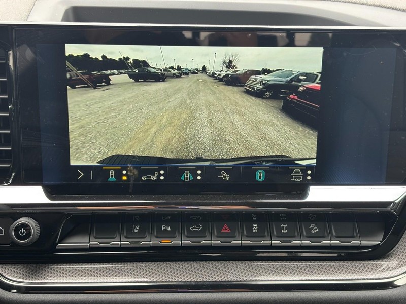 Chevrolet Silverado 2500HD Vehicle Full-screen Gallery Image 17