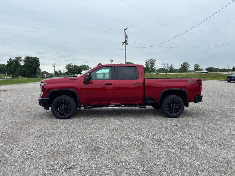 Chevrolet Silverado 2500HD Vehicle Full-screen Gallery Image 2