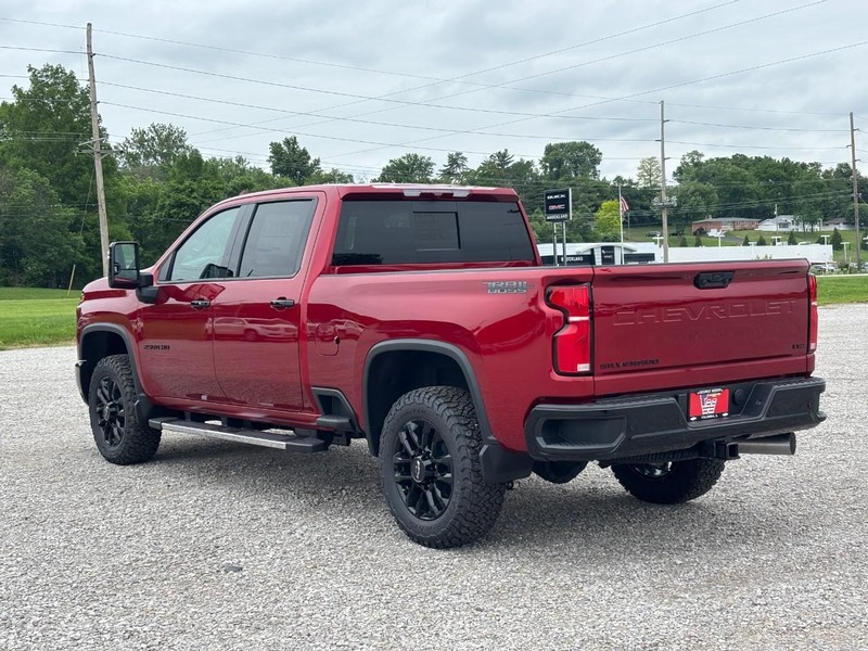 Chevrolet Silverado 2500HD Vehicle Full-screen Gallery Image 3