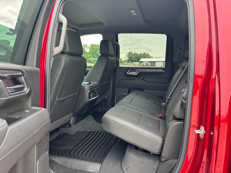 Chevrolet Silverado 2500HD Vehicle Full-screen Gallery Image 5
