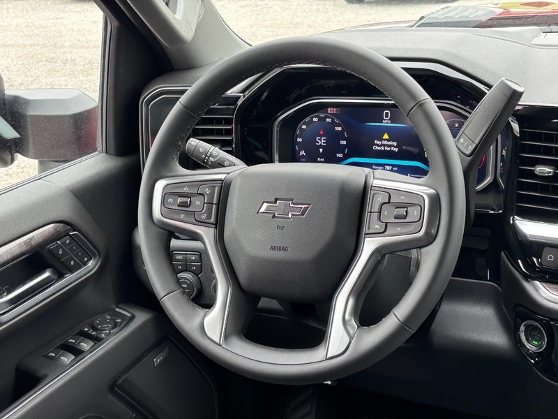 Chevrolet Silverado 2500HD Vehicle Full-screen Gallery Image 7