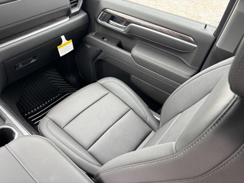 Chevrolet Silverado 2500HD Vehicle Full-screen Gallery Image 9