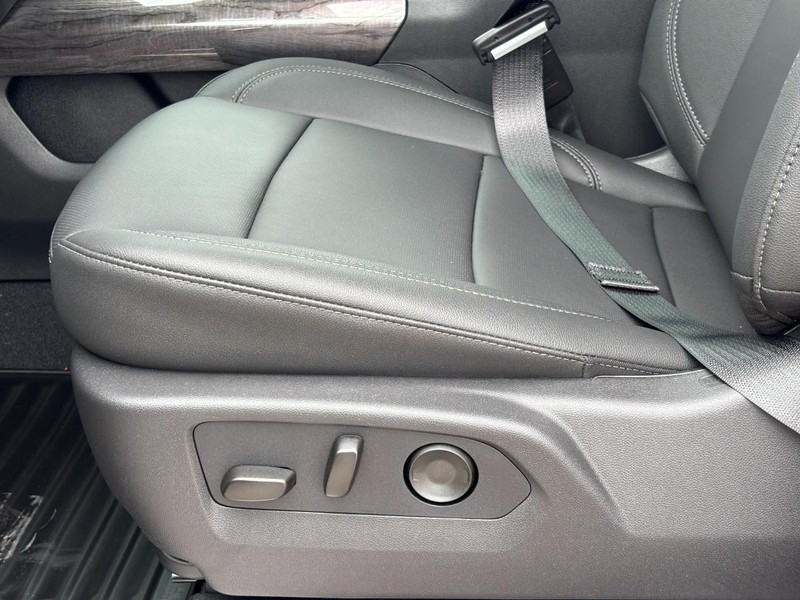 Chevrolet Silverado 2500HD Vehicle Full-screen Gallery Image 10