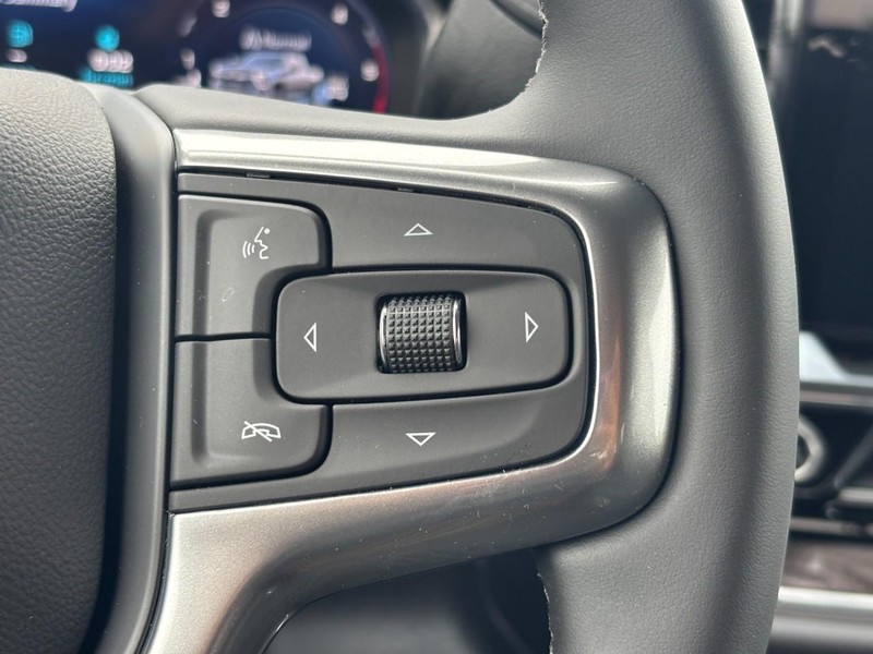 Chevrolet Silverado 2500HD Vehicle Full-screen Gallery Image 13