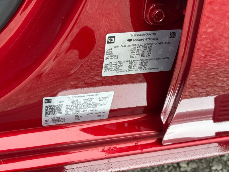 Chevrolet Silverado 2500HD Vehicle Full-screen Gallery Image 19