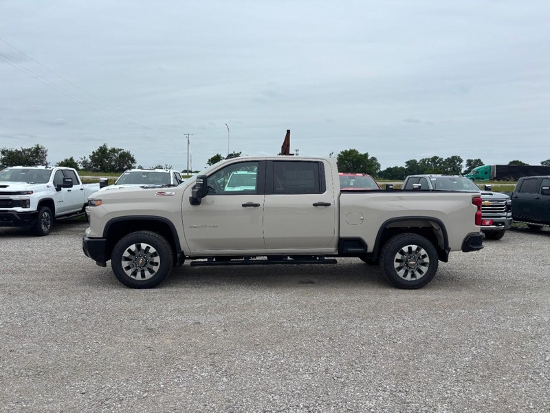Chevrolet Silverado 2500HD Vehicle Full-screen Gallery Image 2