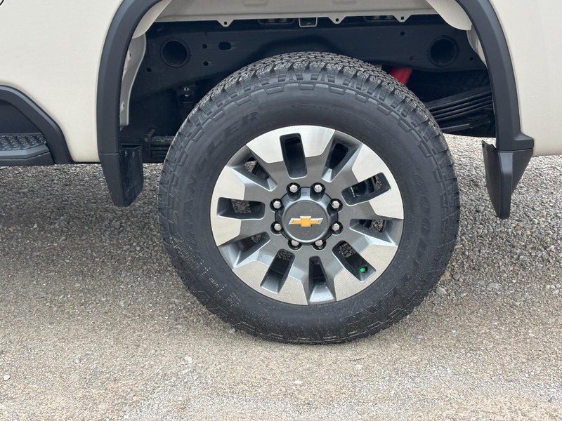 Chevrolet Silverado 2500HD Vehicle Full-screen Gallery Image 4