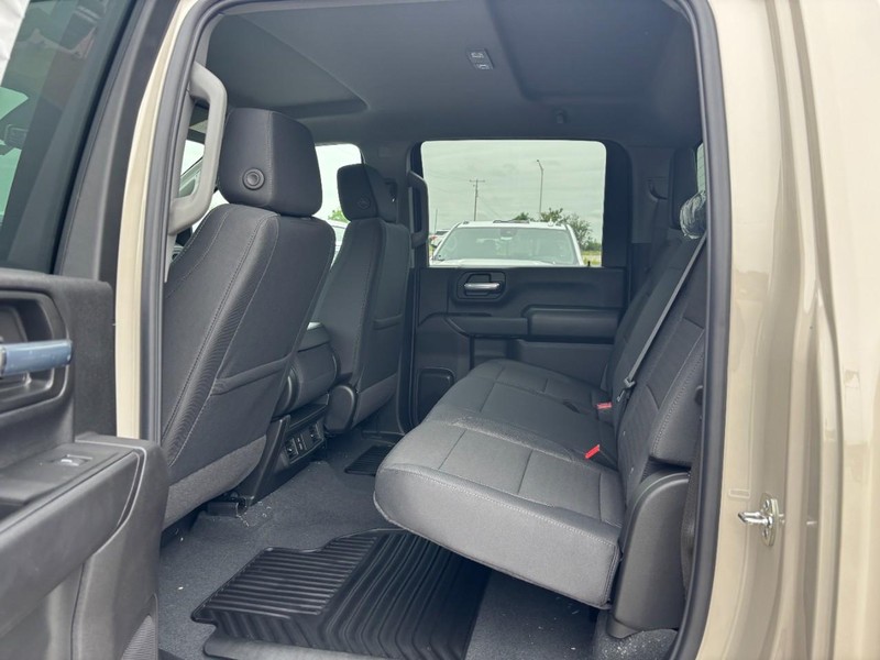 Chevrolet Silverado 2500HD Vehicle Full-screen Gallery Image 5