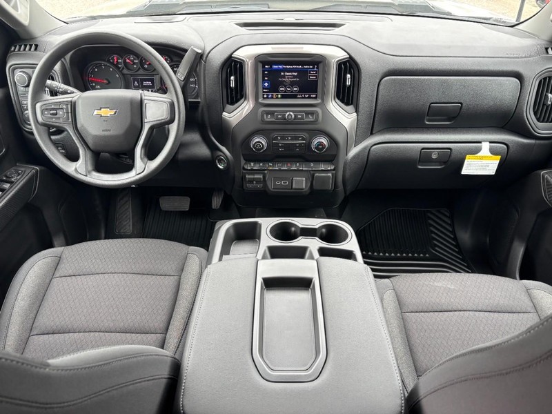 Chevrolet Silverado 2500HD Vehicle Full-screen Gallery Image 6