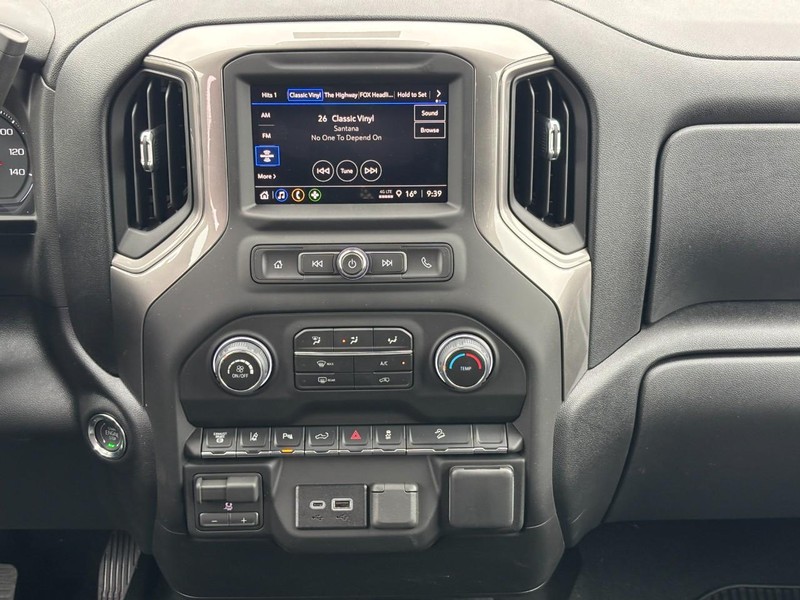 Chevrolet Silverado 2500HD Vehicle Full-screen Gallery Image 8