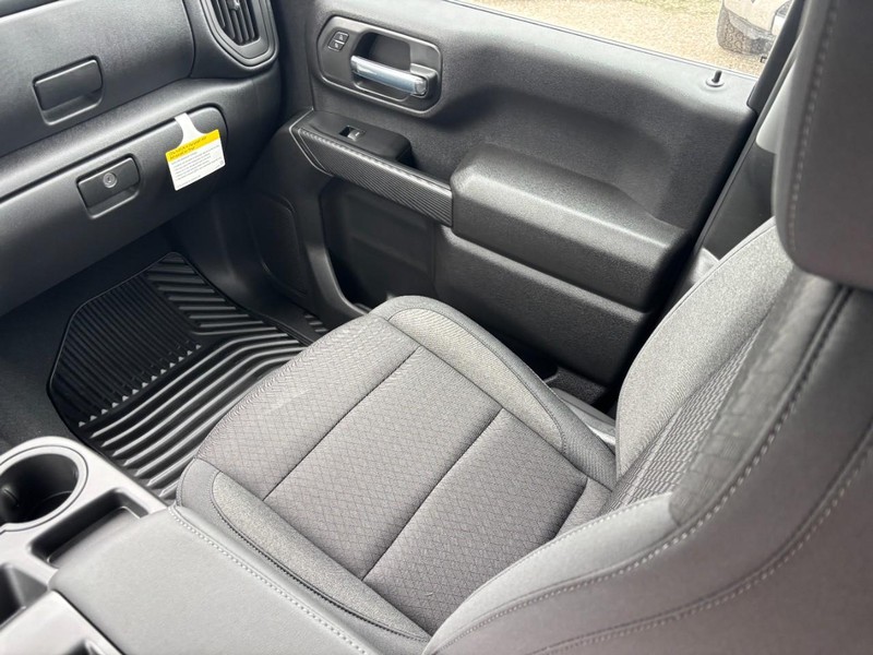 Chevrolet Silverado 2500HD Vehicle Full-screen Gallery Image 9