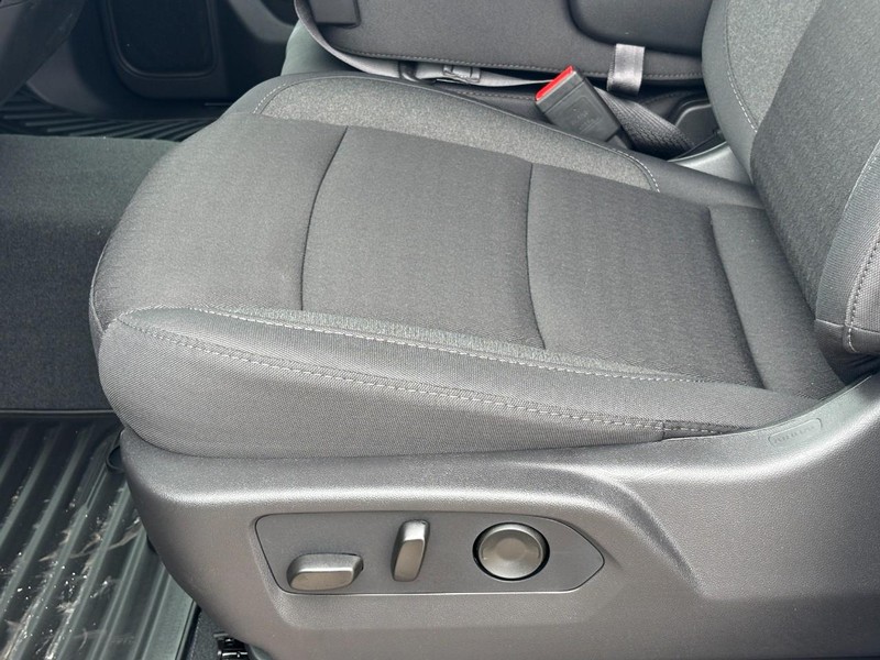 Chevrolet Silverado 2500HD Vehicle Full-screen Gallery Image 10