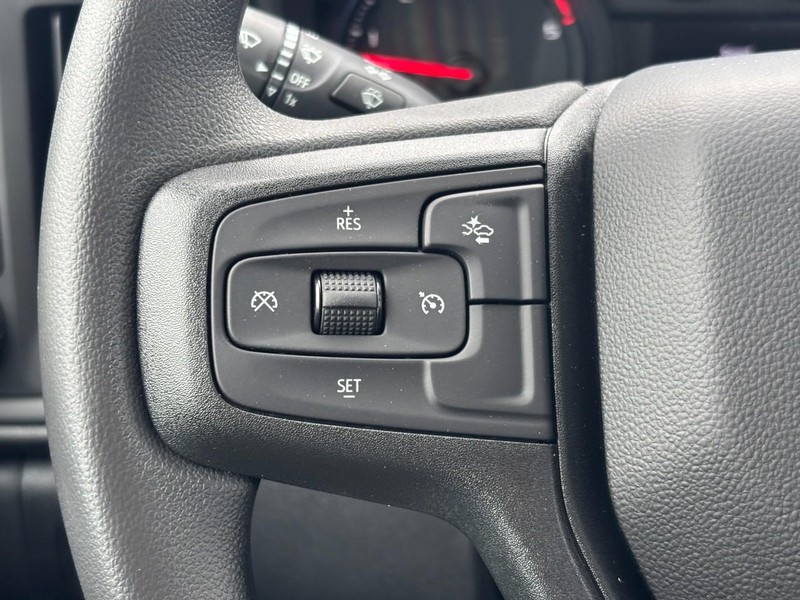 Chevrolet Silverado 2500HD Vehicle Full-screen Gallery Image 12