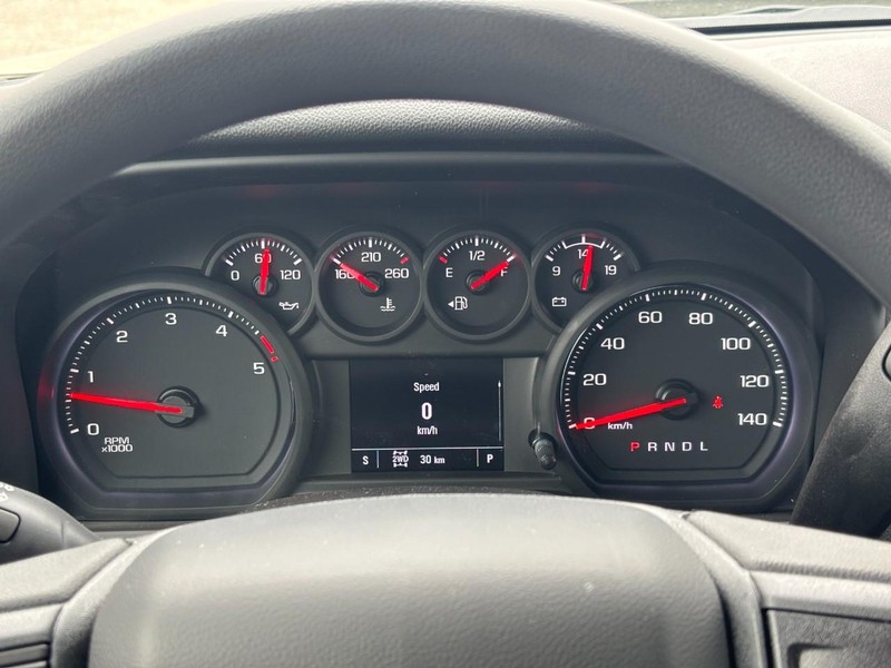 Chevrolet Silverado 2500HD Vehicle Full-screen Gallery Image 13
