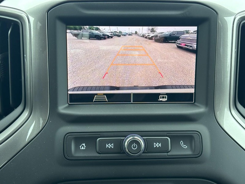 Chevrolet Silverado 2500HD Vehicle Full-screen Gallery Image 15