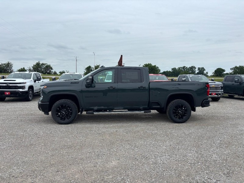 Chevrolet Silverado 2500HD Vehicle Full-screen Gallery Image 2