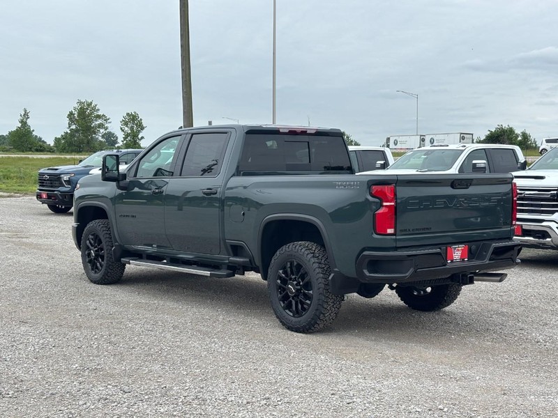 Chevrolet Silverado 2500HD Vehicle Full-screen Gallery Image 3