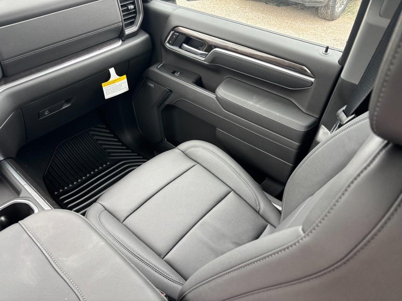 Chevrolet Silverado 2500HD Vehicle Full-screen Gallery Image 9