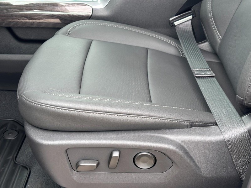 Chevrolet Silverado 2500HD Vehicle Full-screen Gallery Image 10